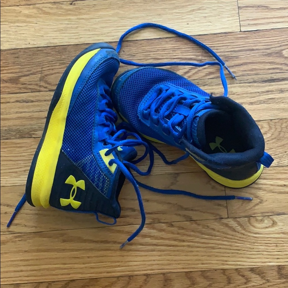 Boys basketball shoes